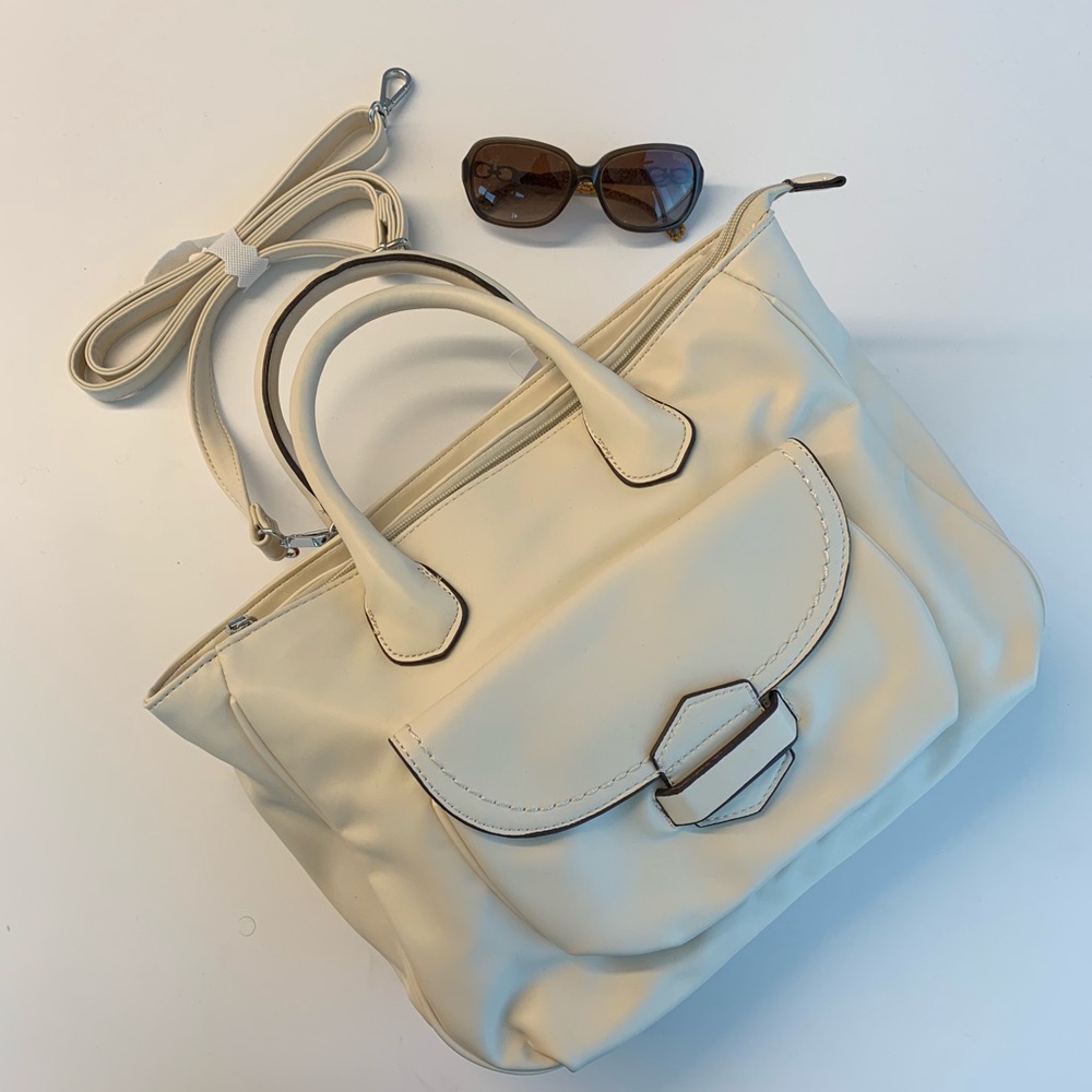 Cream handbag with detachable straps